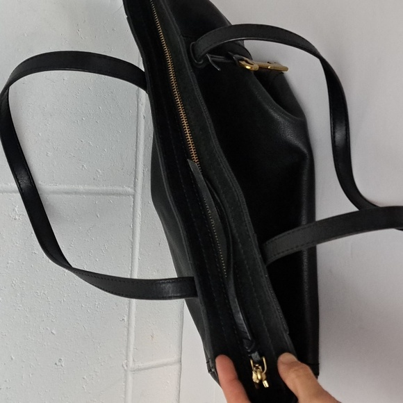 Fossil Medium Large Black Leather Tote Zip Top Brass Key Tassel - Picture 7 of 16